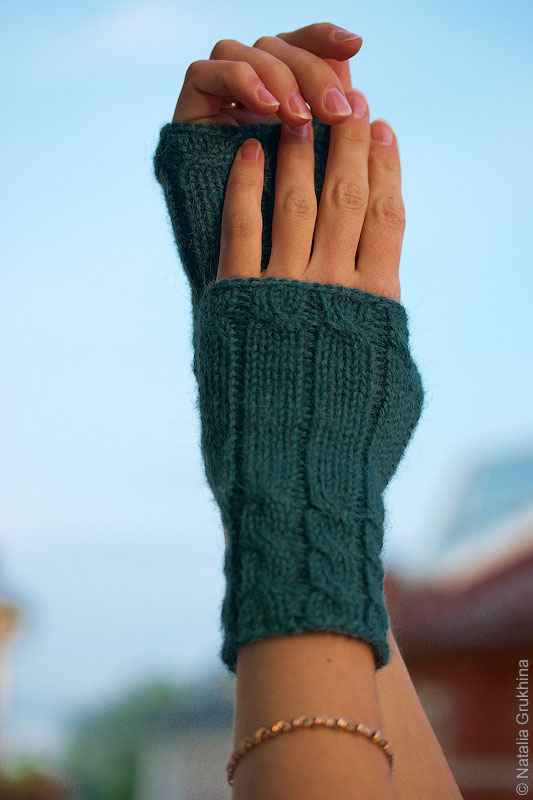 Женские перчатки: подробное описание вязания спицами + схема